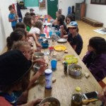 Repas Loups à l'intérieur le temps de l'orage